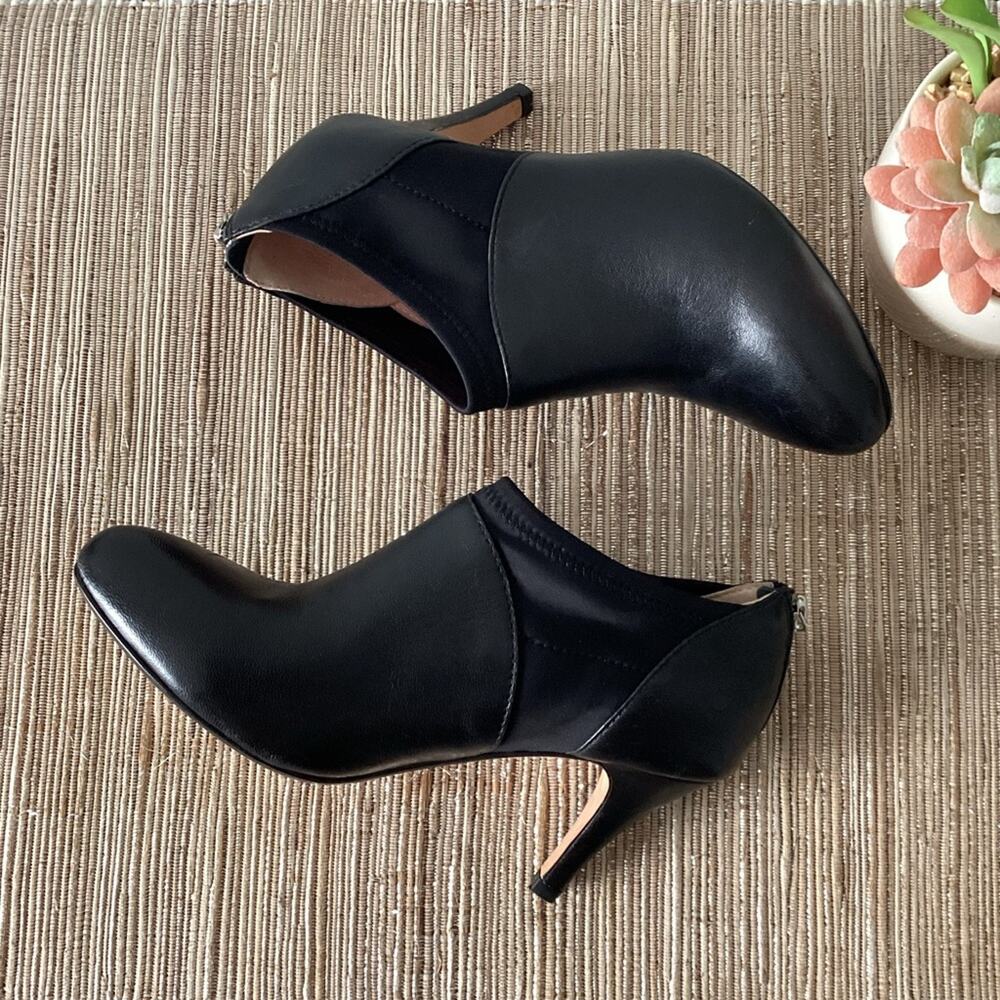 Taryn Rose Shoes Black Leather Zip Ankle Bootie Heels Size 6.5 - Picture 4 of 7